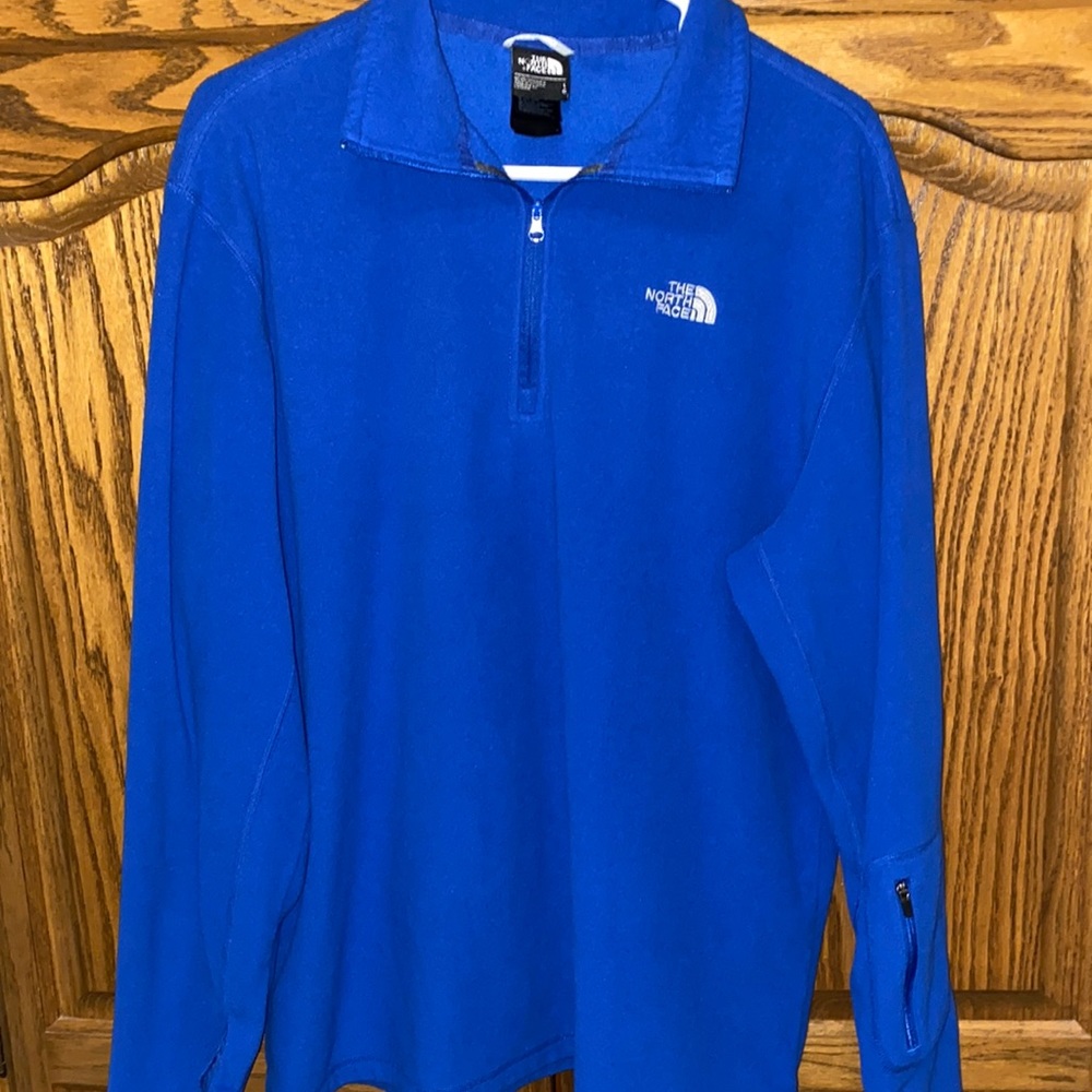 Men’s North Face pullover